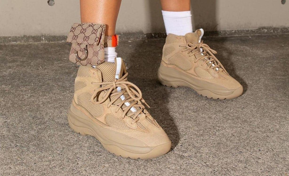 BUSTLE: These Tiny Ankle Fanny Packs Are Actually Perfect For Concerts & Festivals