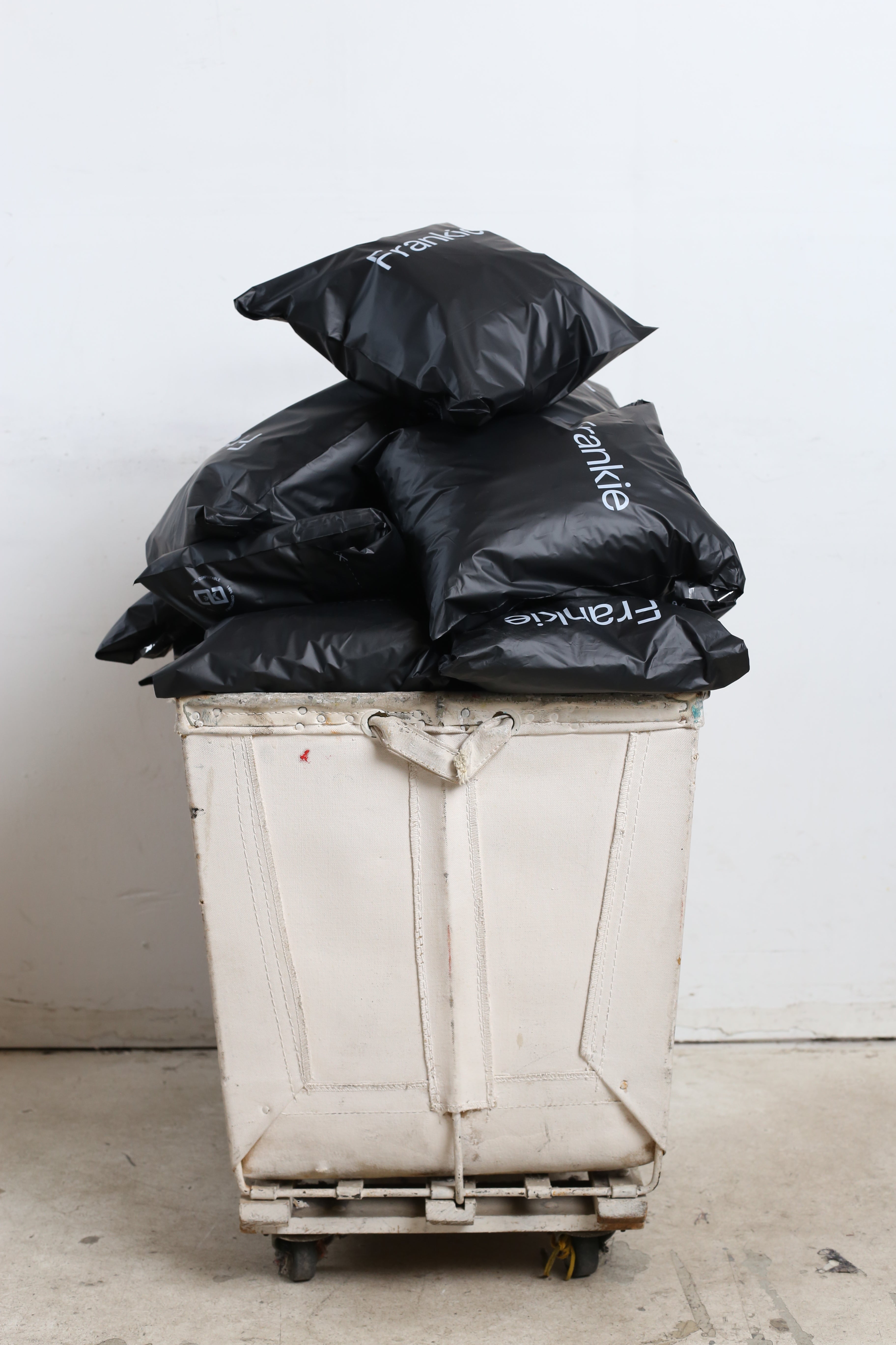 frankie-sustainable-mailer-bags_6d68ac93-2f69-4e6f-938f-4421e42b690d-Frankie Collective Rare Vintage Sports Collectibles Streetwear Reworks